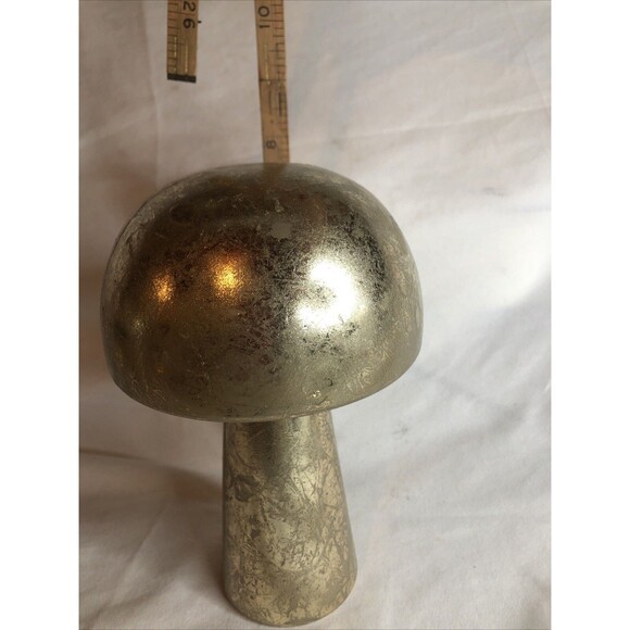 Target Hyde & EEk  8" GOLD Foil Plastic Mushroom 🍄 CUTE!! NWT - Picture 3 of 5